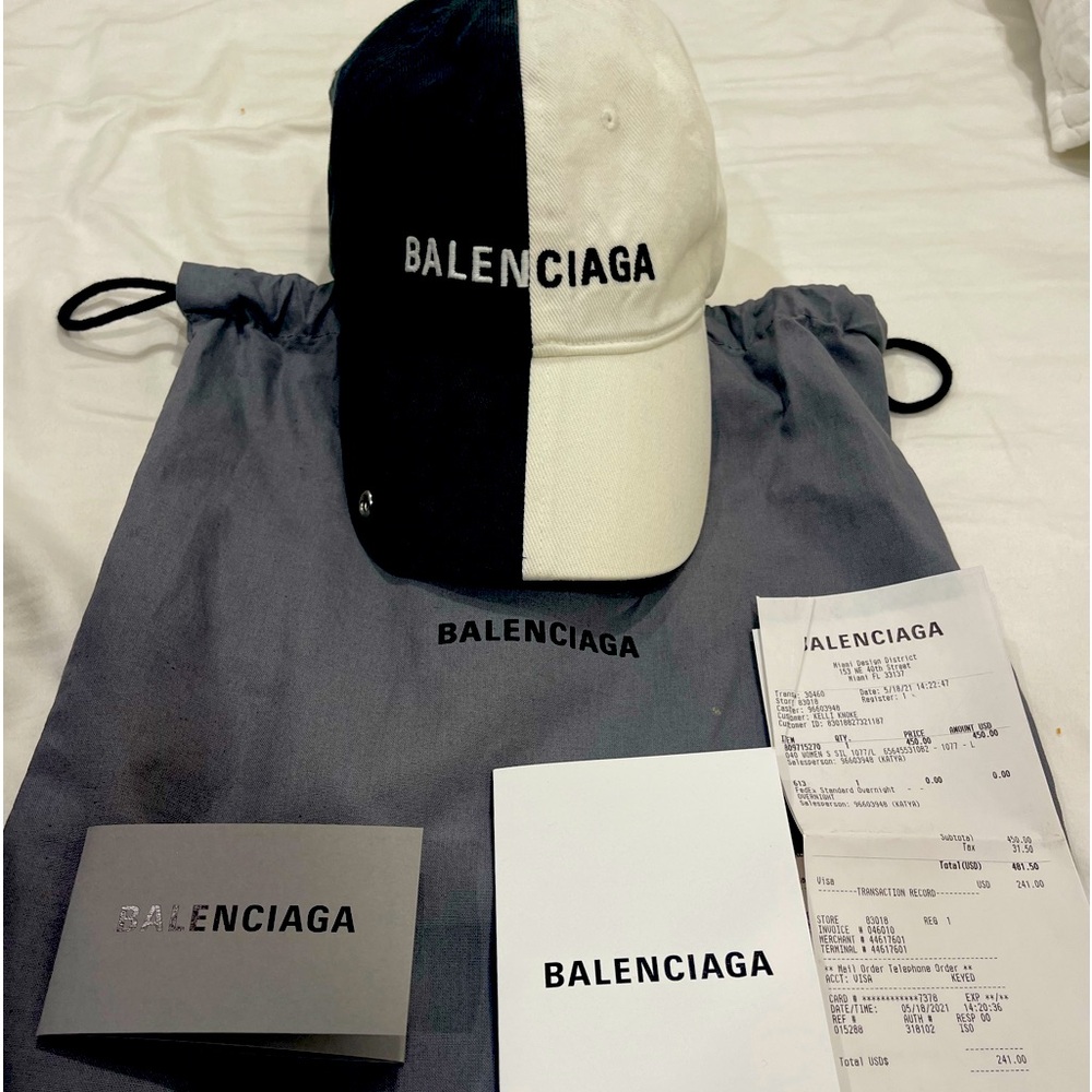 AUTHENTIC BALENCIAGA BALL CAP. BLACK/WHITE.